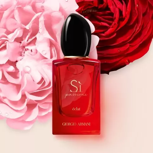 SI PASSIONE ECLAT Eau de Parfum Spray GA_2022_S_-Passione-_clat-de-Parfum_SL_Digital-Roses_RVB-3000