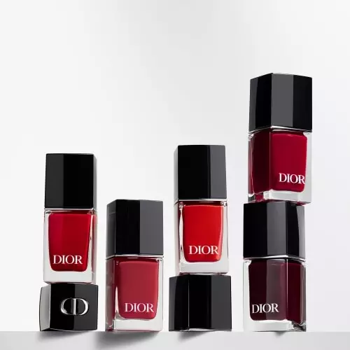 DIOR VERNIS Gel-effect nail varnish and couture colour 3348901673143_4.jpg