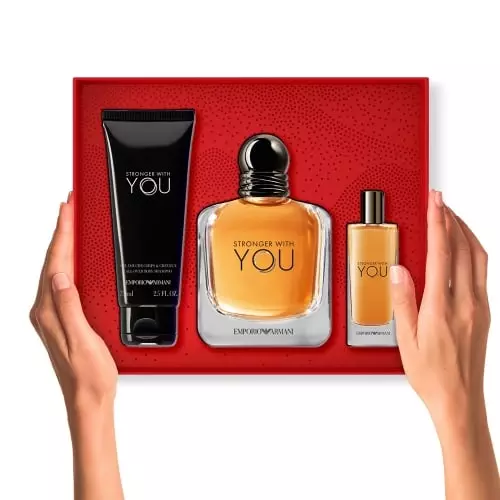 STRONGER WITH YOU Coffret Eau de Toilette GA_2024_Holiday_In-Hand_SWY-EDT_V100-V15-SG75_3614274337075_RVB-5000.jpg