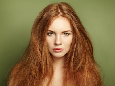 femme cheveux roux